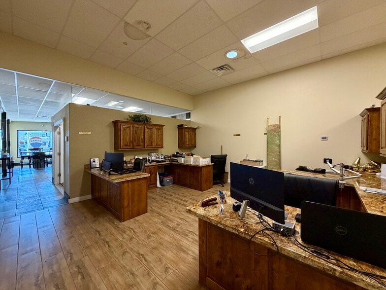 More Photos Of 213 W Hobsonway, Blythe Office Residential For Sale