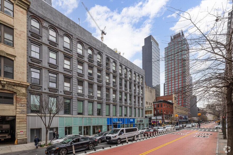 More Photos Of 490 Fulton St, Brooklyn Apartments For Lease