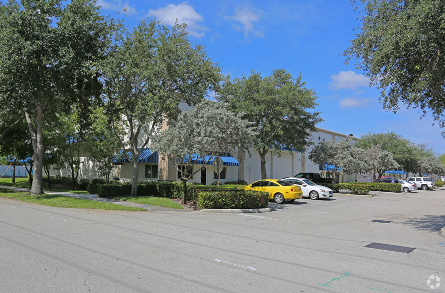 Primary Photo Of 5215-5227 NW 35th Ave, Fort Lauderdale Warehouse For Lease