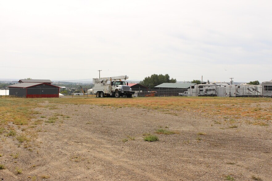 More Photos Of 1401 25th Ave, Black Eagle Freestanding For Lease