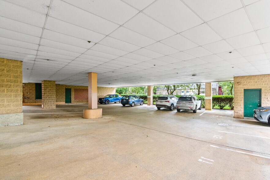 More Photos Of 63 Shore Rd, Winchester Medical For Lease