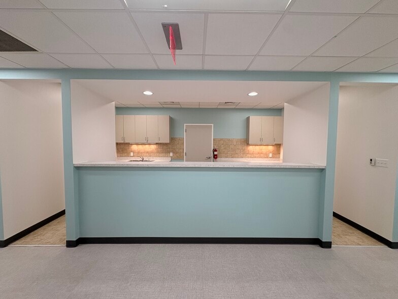 More Photos Of 105 SW Cary Pky, Cary Medical For Lease