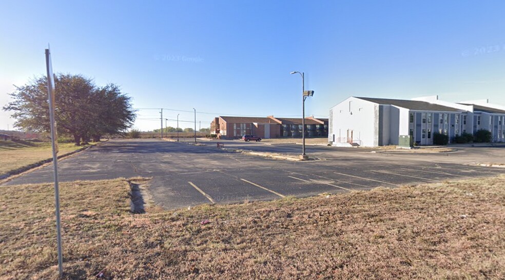 5803 Kellogg dr, Wichita, KS 67209 MultiFamily For Lease