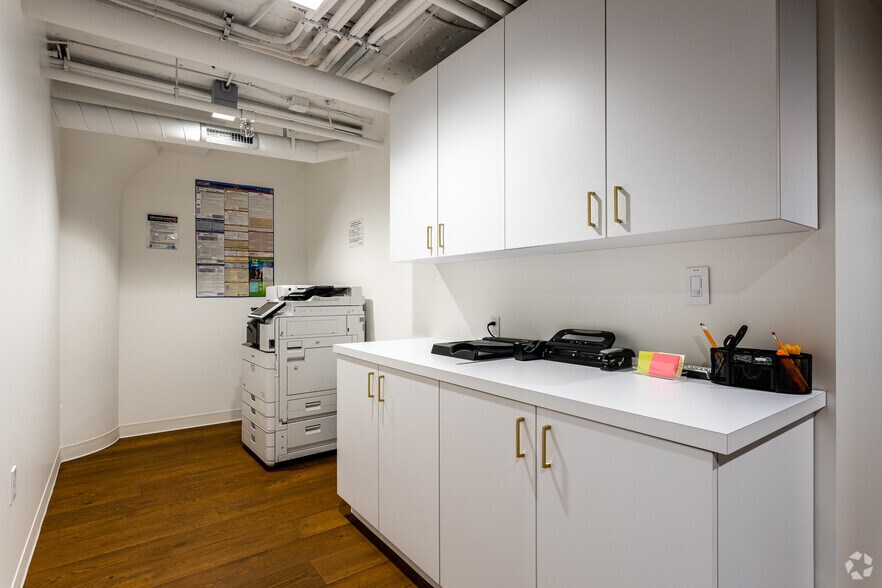 More Photos Of 630 NW 14th Ave, Portland Office For Sale