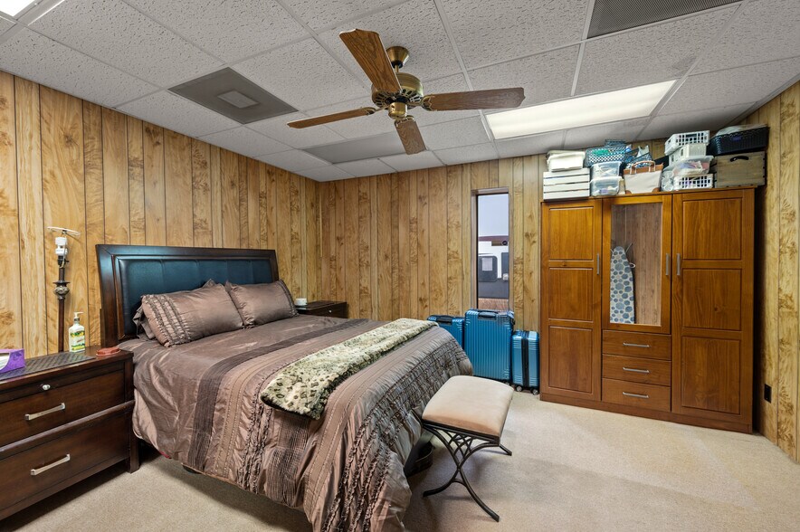 More Photos Of 7 Hills Rd, Newark Warehouse For Sale