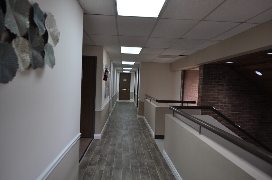 More Photos Of 17150 Butte Creek Rd, Houston Office Residential For Lease