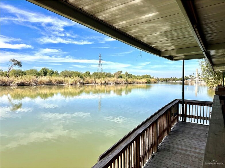 More Photos Of 214 E Chimney Rd, Mission Restaurant For Sale