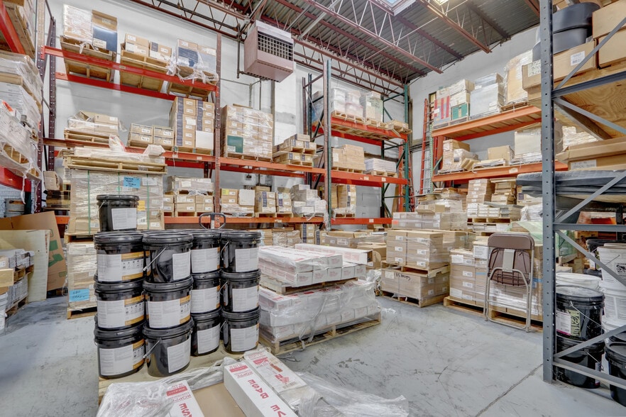 More Photos Of 665 Commercial Ave, Garden City Showroom For Sale