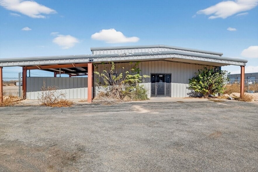 More Photos Of 8316 W I-20, Midland Warehouse For Sale