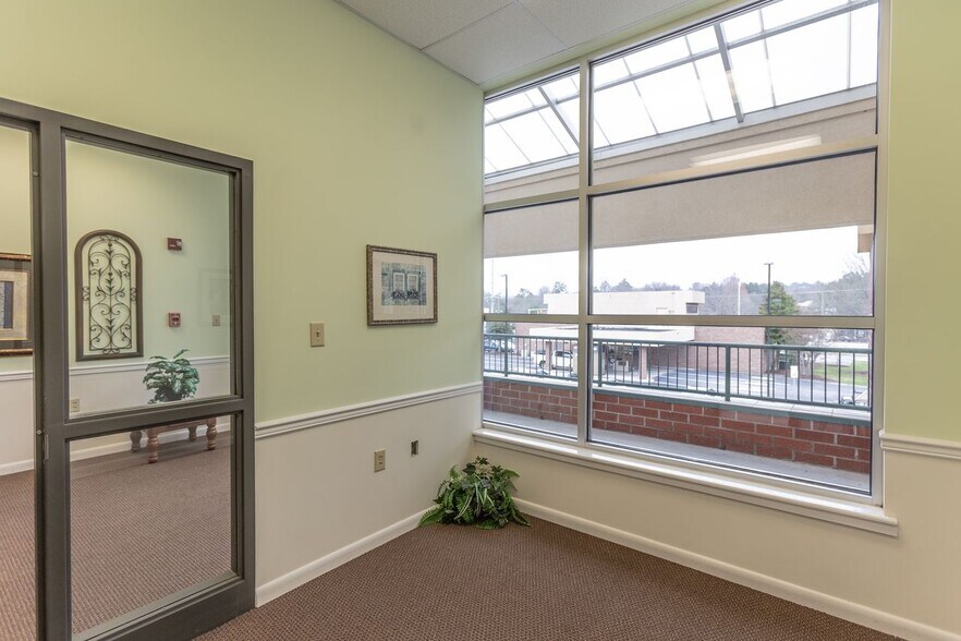 More Photos Of 1143 Oak Ridge Tpke, Oak Ridge Restaurant For Sale