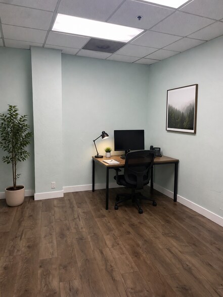 More Photos Of 1015 Chestnut Ave, Carlsbad Office For Sale