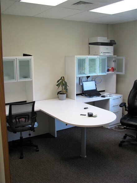 More Photos Of 100 Griffin Rd, Portsmouth Medical For Sale