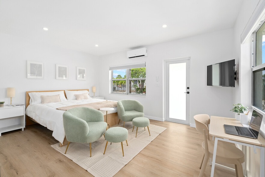 More Photos Of 401 6th Ave N, Lake Worth Beach Hotel For Sale