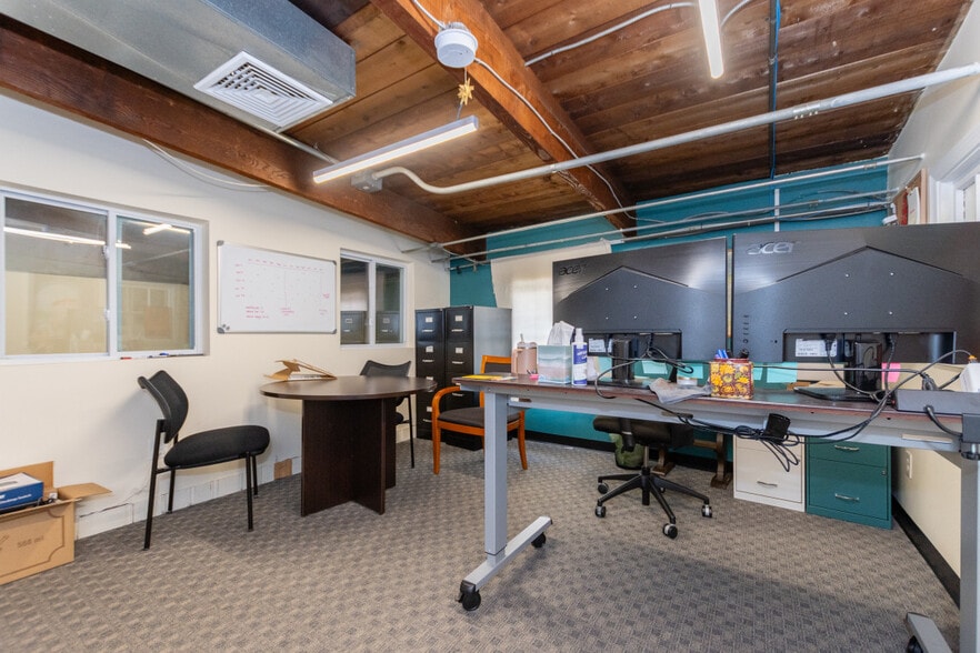 More Photos Of 10-12 Park St, Winchester Flex For Lease