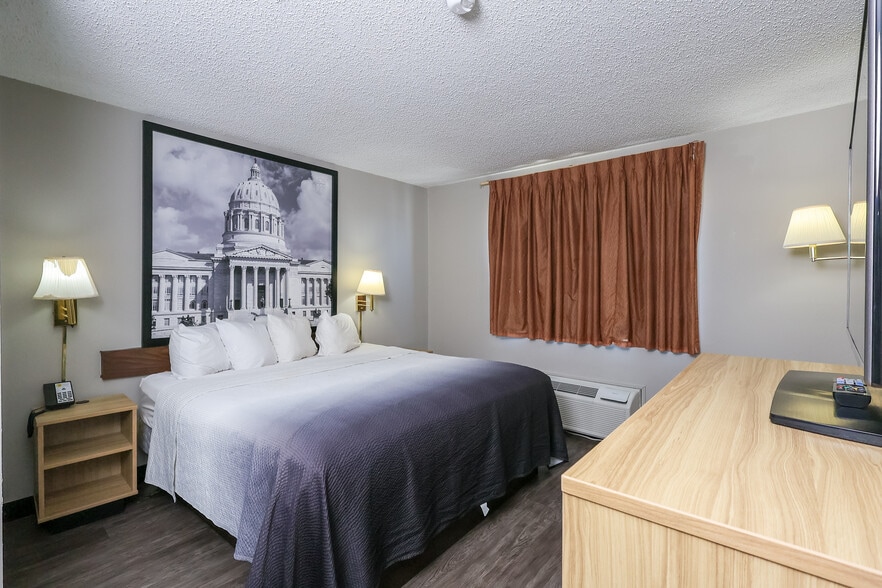 More Photos Of 112 Cutting Dr, Smithville Hotel For Sale