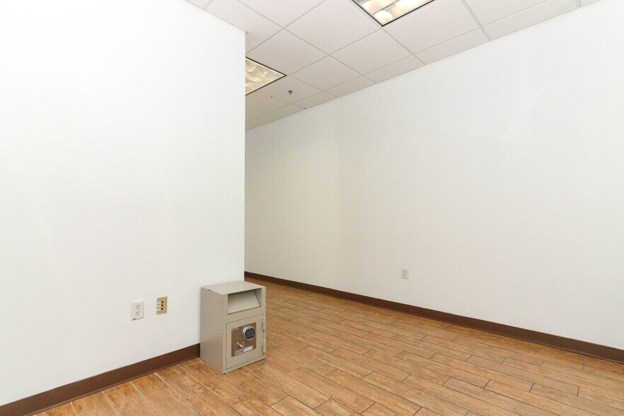 More Photos Of 6735 Conroy Windermere Rd, Orlando Medical For Lease