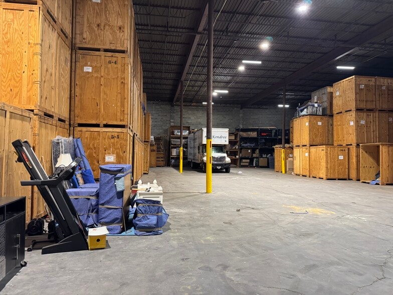 More Photos Of 12105 Acton Ln, Waldorf Warehouse For Lease