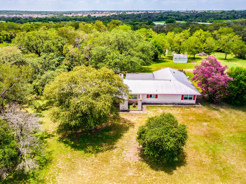 More Photos Of 12900 Lowden Ln, Manchaca Specialty For Lease