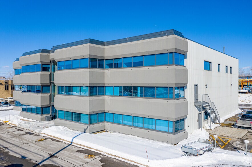 More Photos Of 2285 Av Francis-Hughes, Laval Flex For Lease