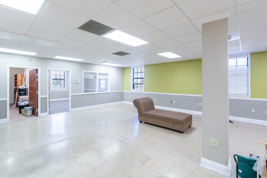 More Photos Of 819 Newman Dr, Helena Office For Sale