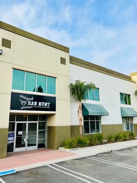 More Photos Of 14189 Foothill Blvd, Fontana Showroom For Lease