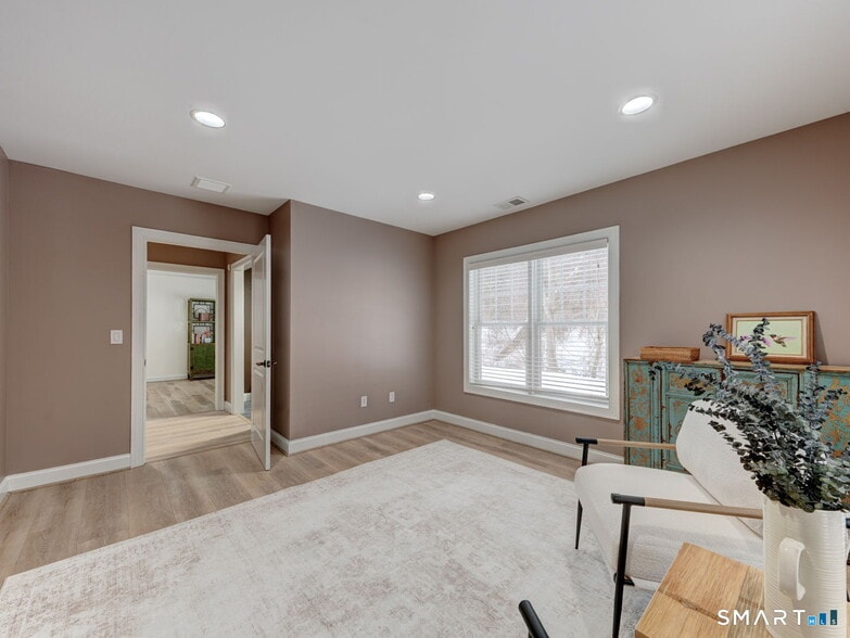 More Photos Of 225 Oakland Rd, South Windsor Office For Sale