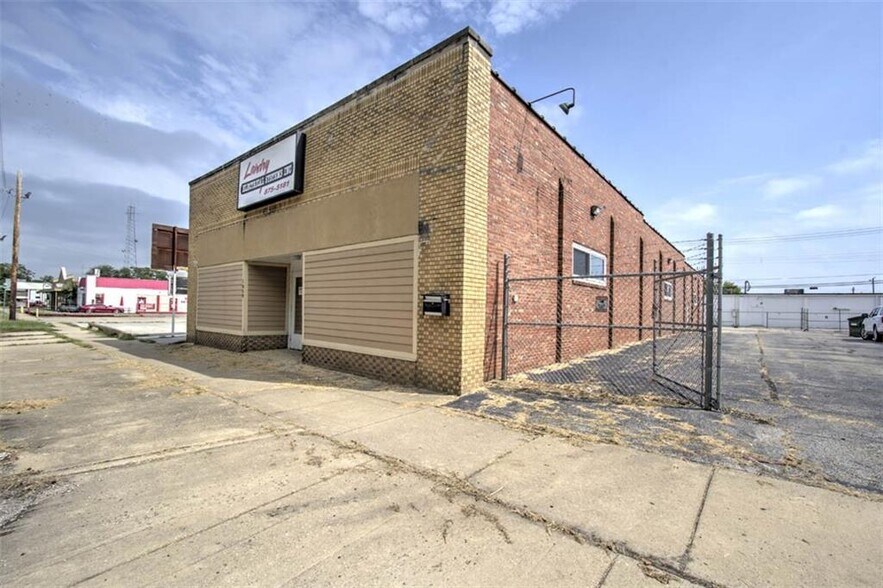 Primary Photo Of 1050 N Main St, Decatur Office For Sale