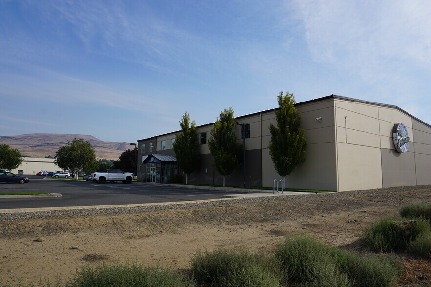 More Photos Of 2500 Business Ln, Yakima Freestanding For Sale