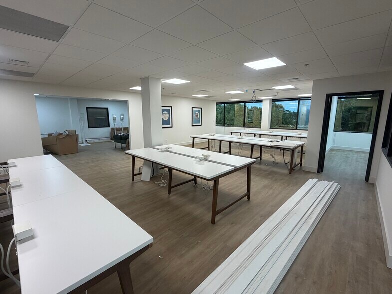 More Photos Of 6698 68th Ave N, Pinellas Park Loft Creative Space For Lease