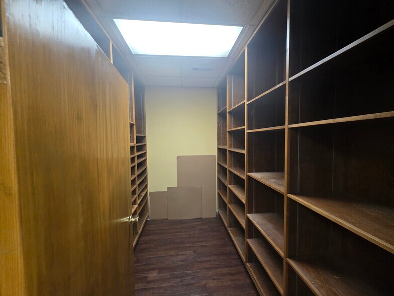 More Photos Of 401 N 2nd St, Rogers Office For Lease