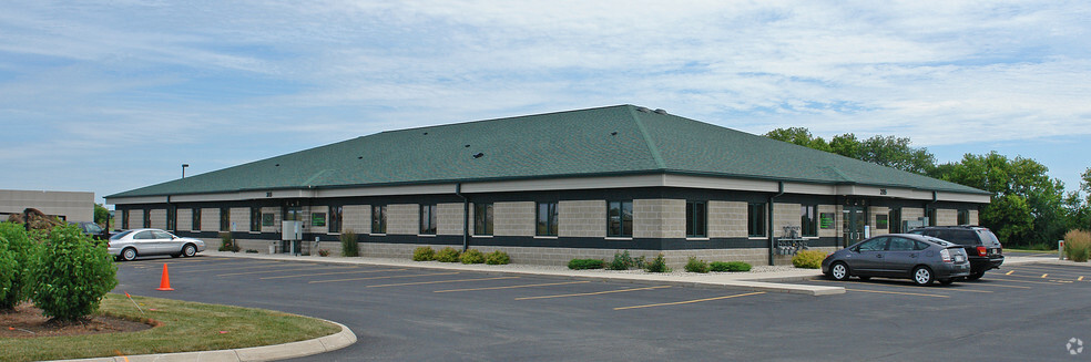 Primary Photo Of 215 Corporate Dr, Beaver Dam Medical For Lease