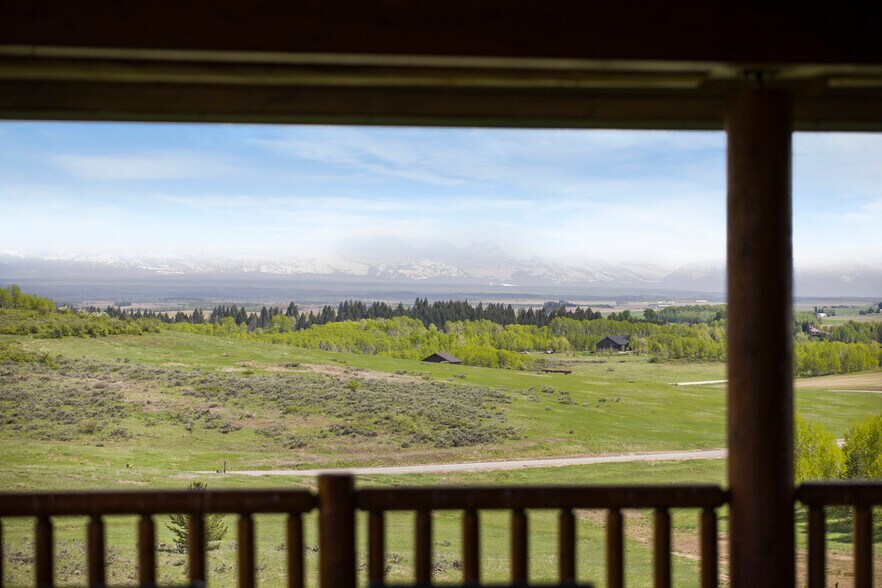 More Photos Of 1665 Whisper Ridge Rd, Ashton Hotel For Sale