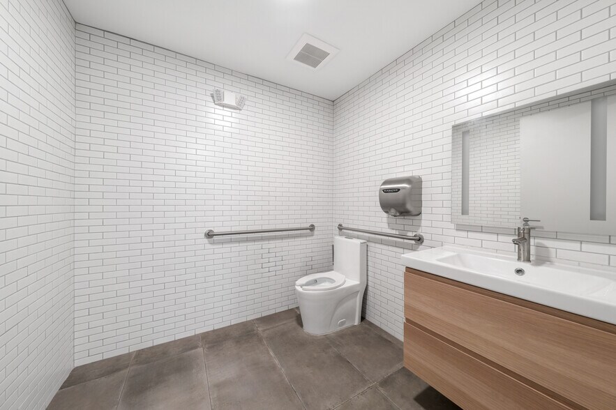 More Photos Of 18635-18639 SW 107th Ave, Cutler Bay Showroom For Sale
