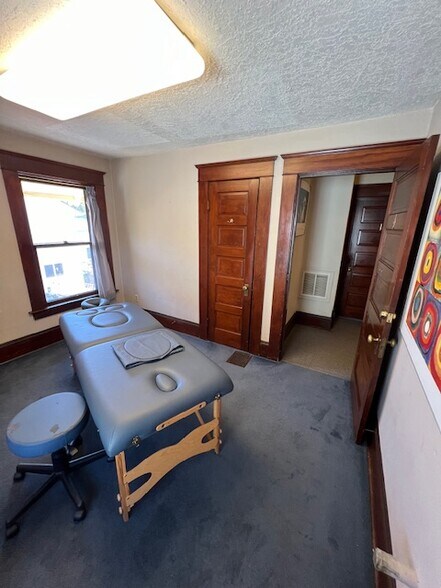 More Photos Of 1934 NE Broadway St, Portland Medical For Sale