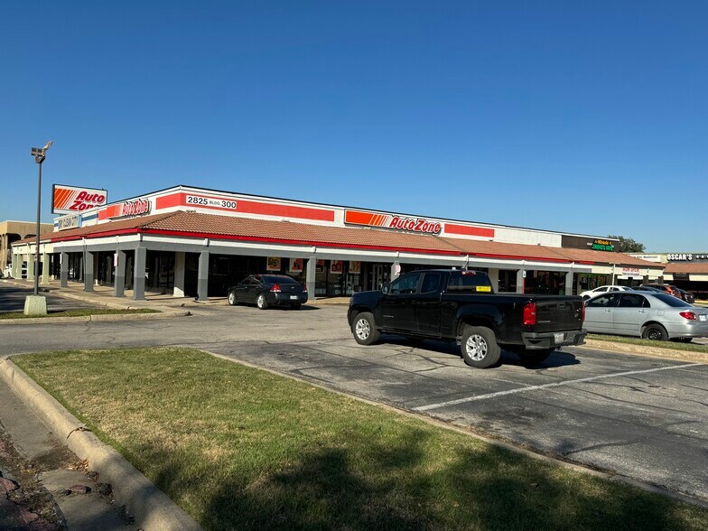 More Photos Of 2825 Valley View Ln, Farmers Branch Storefront For Lease