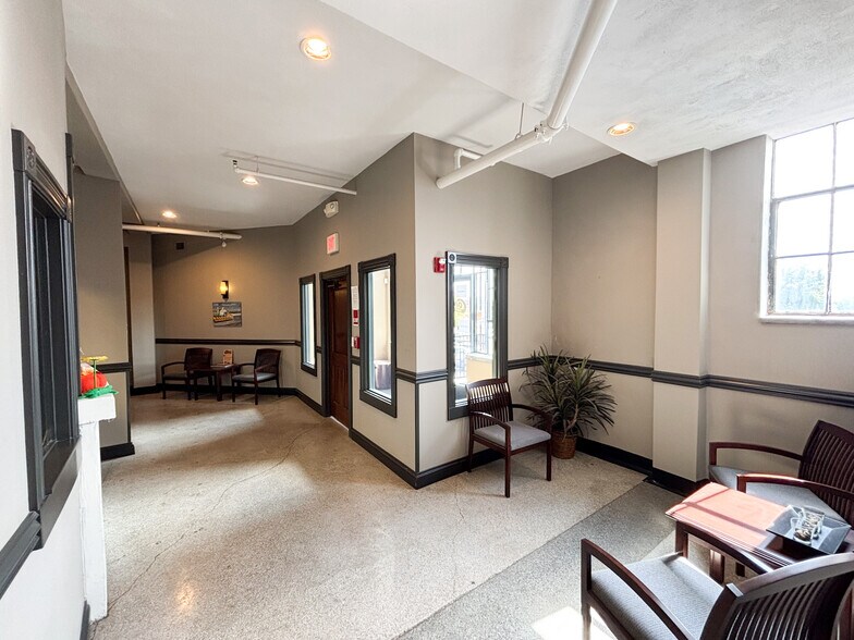 More Photos Of 431 S Jefferson Ave, Springfield Apartments For Lease