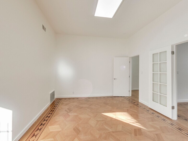 More Photos Of 2447-2449 Mission St, San Francisco Storefront Retail Office For Lease