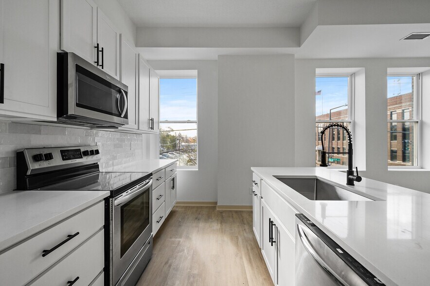 More Photos Of 842 Rice St, Saint Paul Storefront Retail Residential For Lease