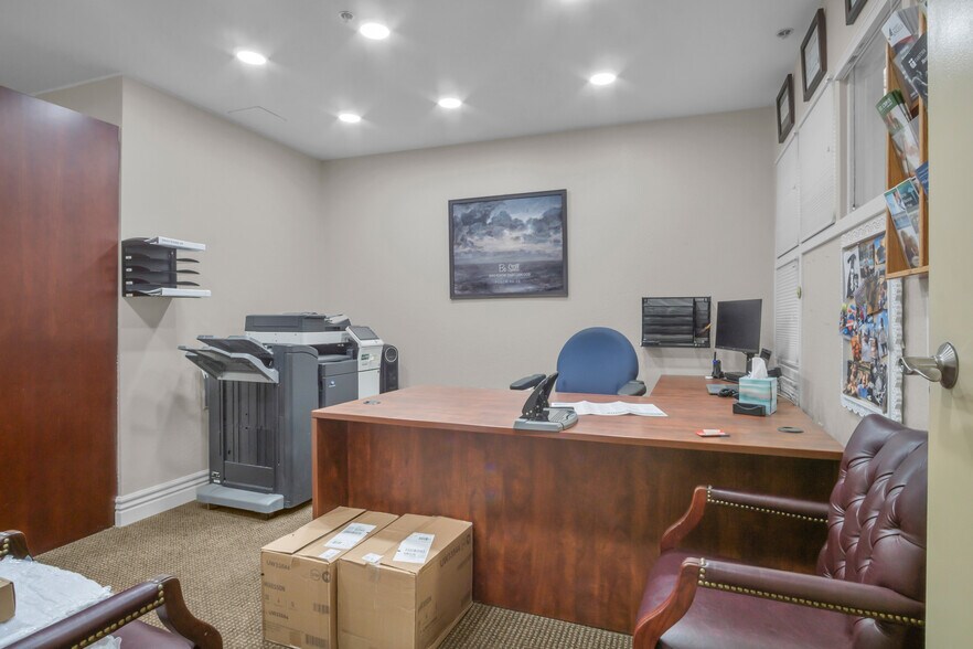More Photos Of 4107 Central Ave, Kearney Assisted Living For Sale