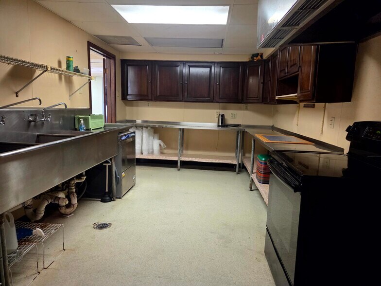 More Photos Of 2222 Belt Line Rd, Garland Religious Facility For Sale