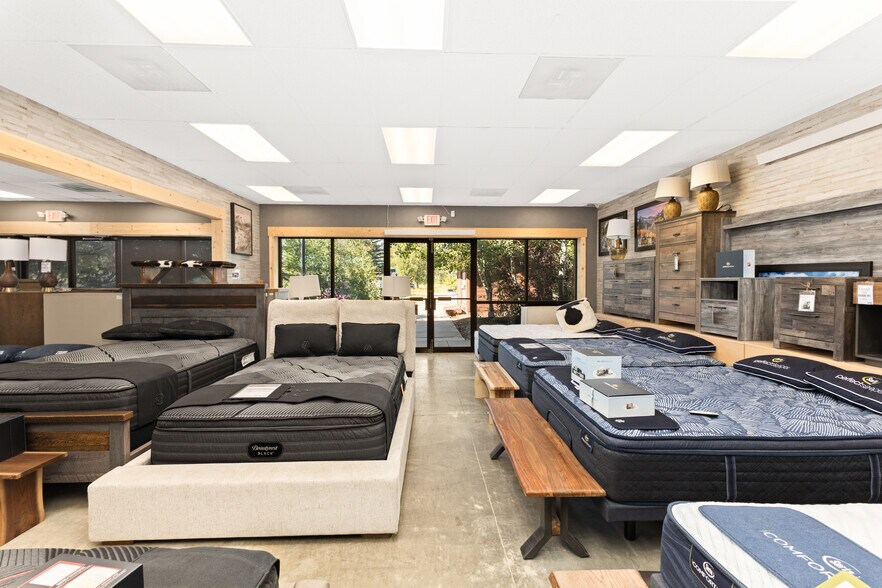 More Photos Of 1855 Shield Dr, Steamboat Springs Showroom For Sale