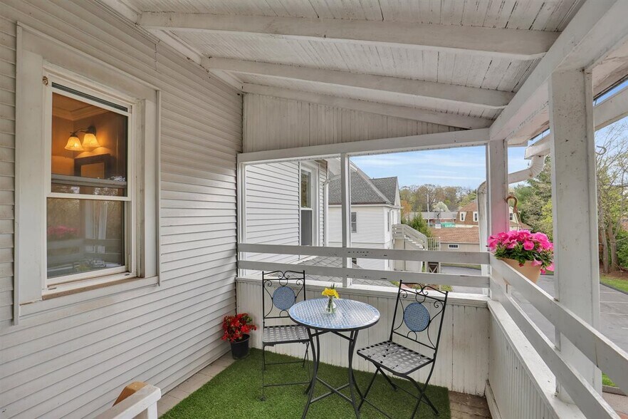 More Photos Of 36 School St, Glastonbury Office For Sale