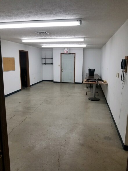 More Photos Of 1720 Titus Rd, Springfield Freestanding For Lease