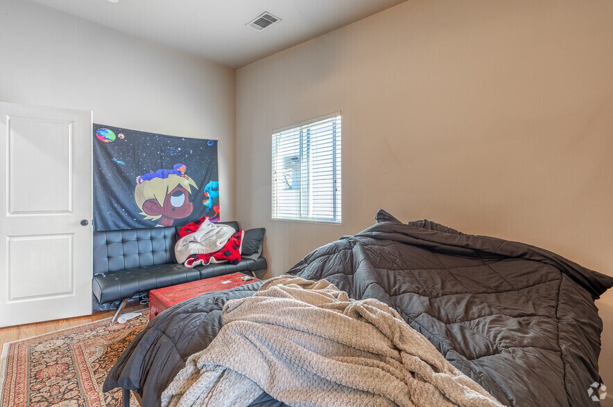 More Photos Of 1030 Dr Martin Luther King Pky, Athens Apartments For Sale