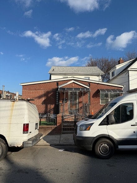 Primary Photo Of 11715 200th St, Saint Albans Multifamily For Sale