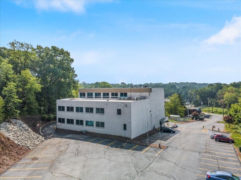 More Photos Of 200 James Pl, Monroeville Medical For Lease
