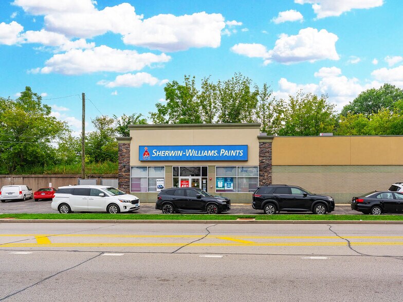 More Photos Of 1901 Green Bay Rd, Evanston General Retail For Sale