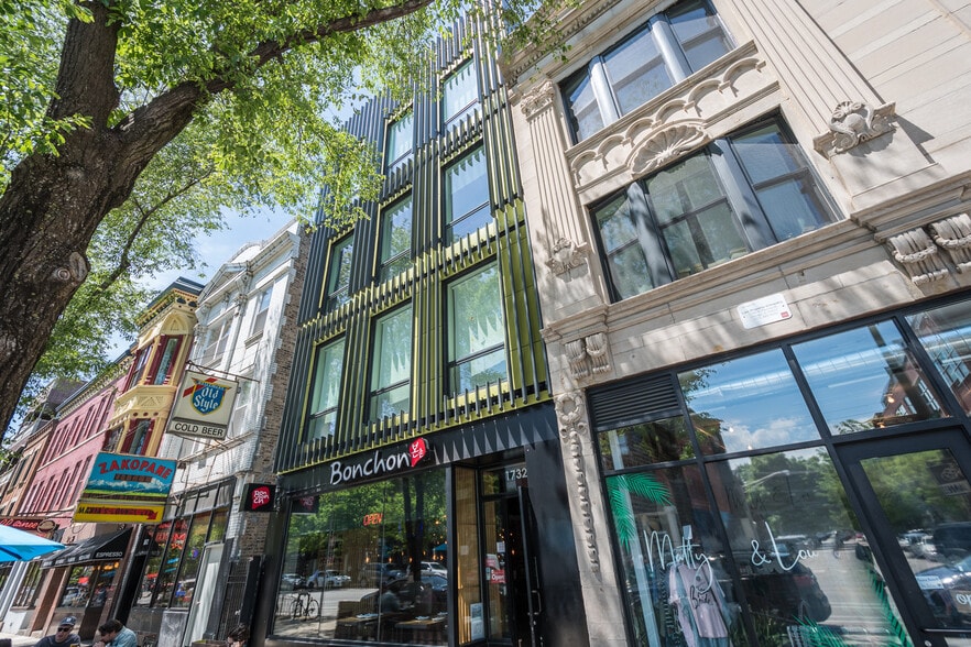 More Photos Of 1728 W Division St, Chicago Apartments For Lease