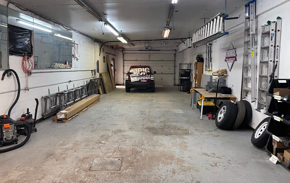 More Photos Of 2015 Hamburg St, Schenectady Flex For Sale