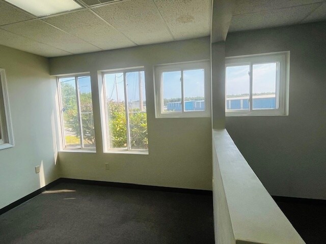 More Photos Of 114 Perimeter Rd, Nashua Light Distribution For Lease